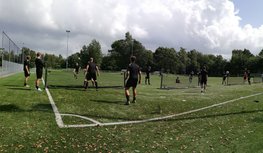 Voetbaltennis met de hele selectie op meerdere velden / playgrounds!